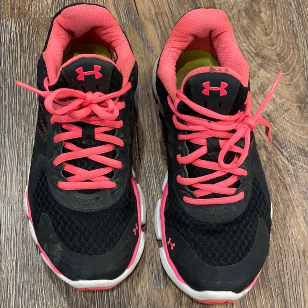 Under Armour pink and black tennis shoes